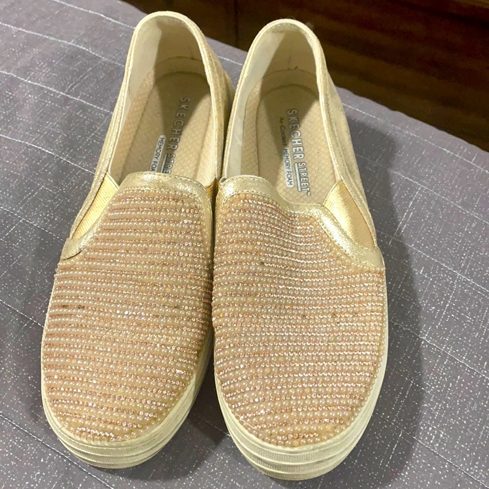 Sketchers memory foam shoes